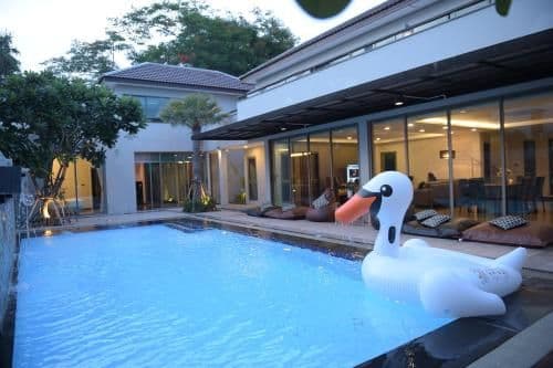 Premiere Nine Bedroom Villa with Private Pool - Beach Front