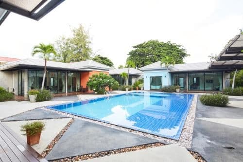 Deluxe Three-Bedroom Villa with Pool View