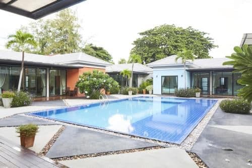 Deluxe Three-Bedroom Villa with Pool View