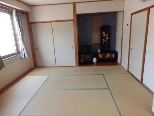 Japanese-Style Room