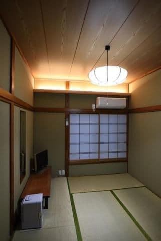 Japanese-Style Twin Room with Shared Bathroom