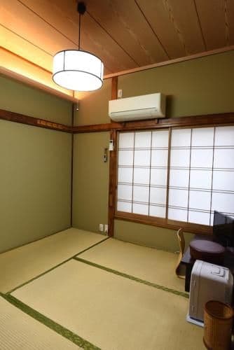 Japanese-Style Single Room with Shared Bathroom