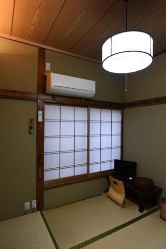 Japanese-Style Single Room with Shared Bathroom