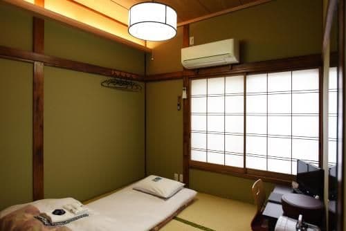 Japanese-Style Single Room with Shared Bathroom