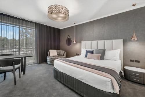Corporate Deluxe Suite