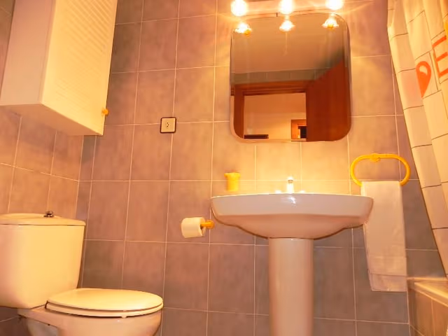 APARTMENT CAPACITY 8 THREE BEDROOMS