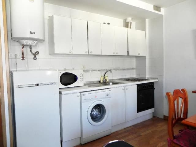 APARTMENT CAPACITY 8 THREE BEDROOMS