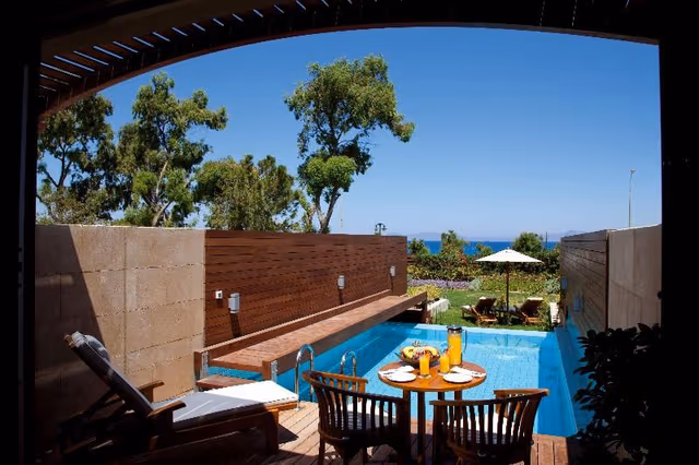 SUITE WITH PRIVATE POOL
