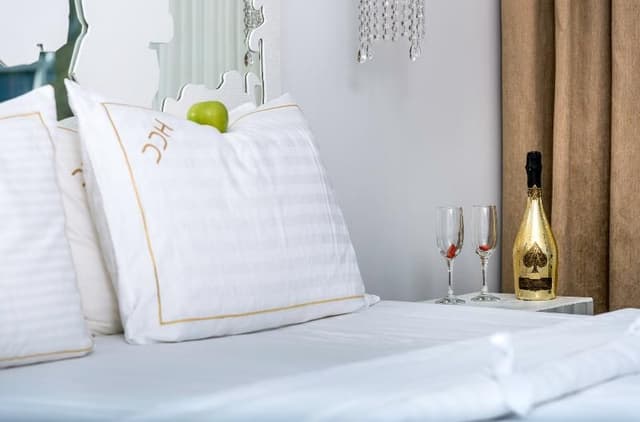 SUITE WITH PRIVATE POOL