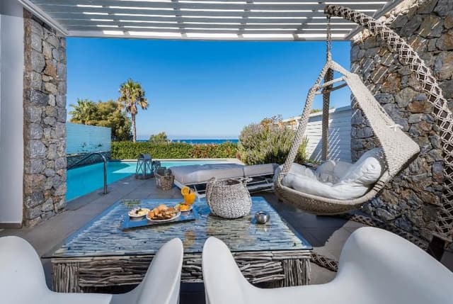 SUITE WITH PRIVATE POOL