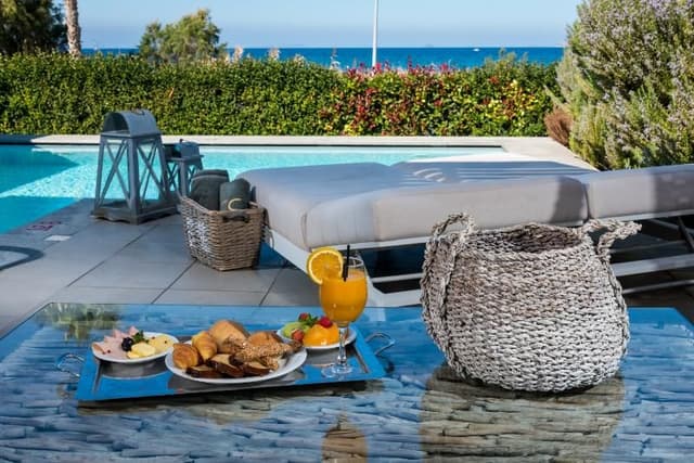 SUITE WITH PRIVATE POOL