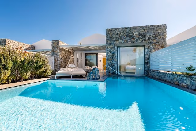 SUITE WITH PRIVATE POOL