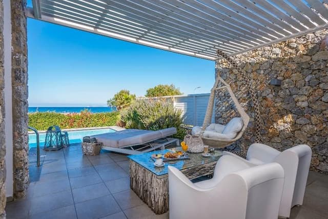 SUITE WITH PRIVATE POOL
