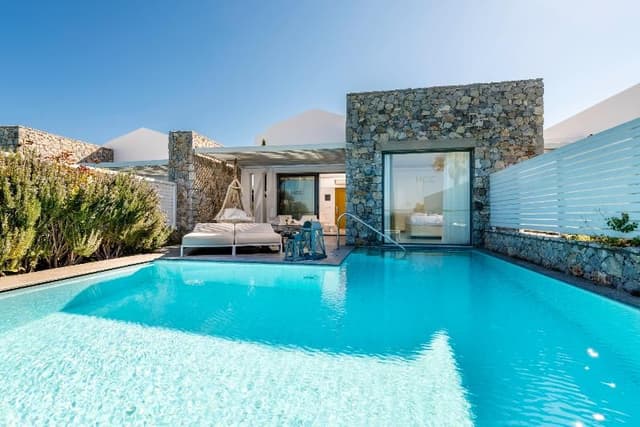 SUITE WITH PRIVATE POOL