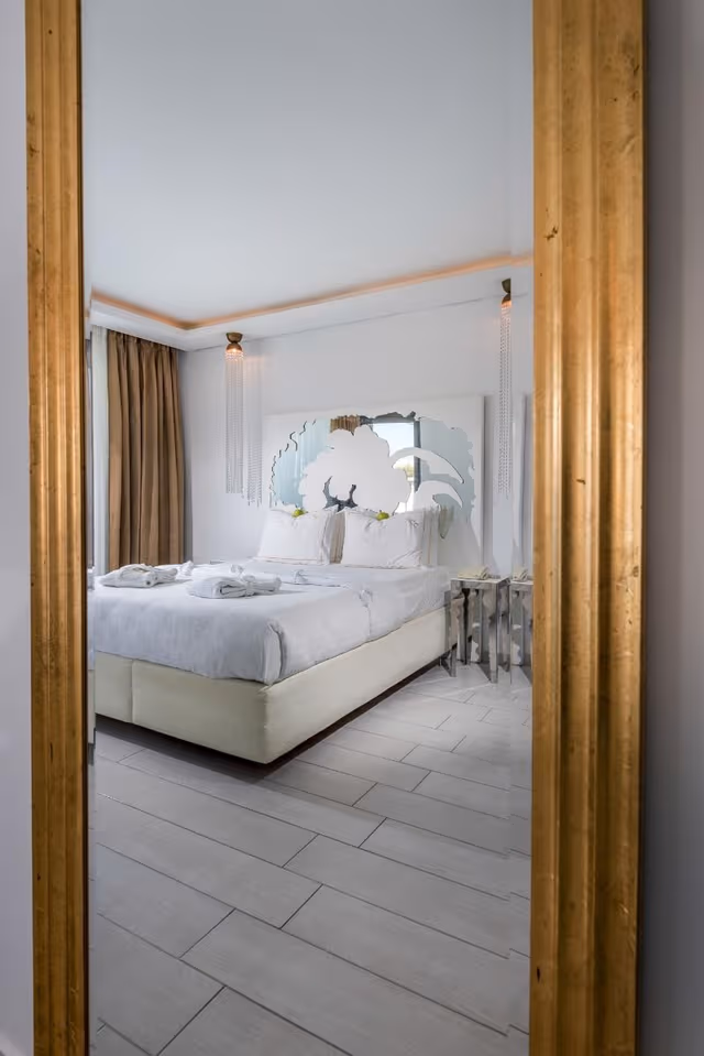 SUITE WITH PRIVATE POOL