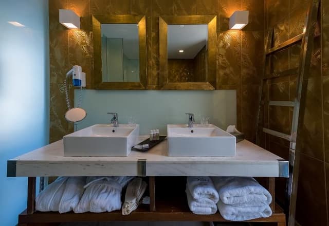 SUITE WITH PRIVATE POOL