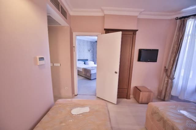 FAMILY ROOM CONNECTING ROOM
