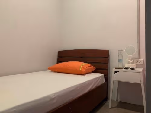 Single Room with Shared Bathroom