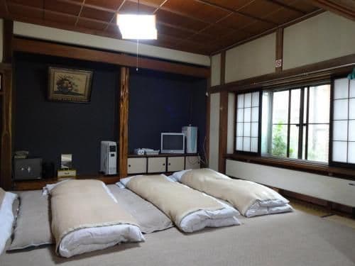 Japanese-Style Large Family Room with Shared Bathroom