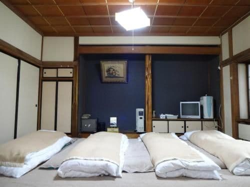 Japanese-Style Large Family Room with Shared Bathroom