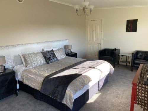 Tea Tree King Room