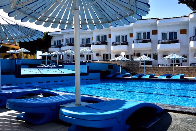 SINGLE POOL VIEW