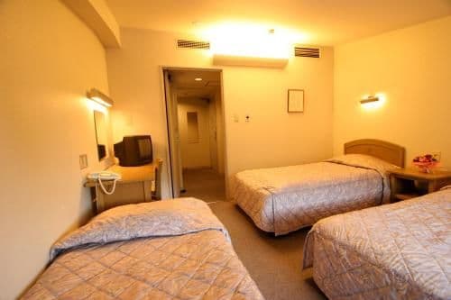 Interconnecting Family Rooms - Non-Smoking