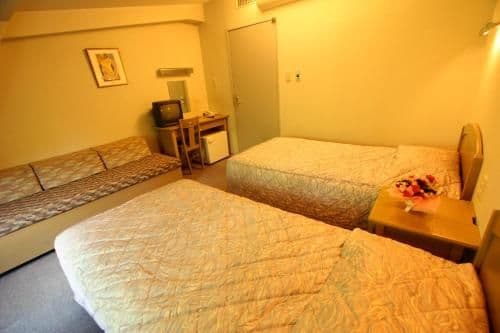 Interconnecting Family Rooms - Non-Smoking