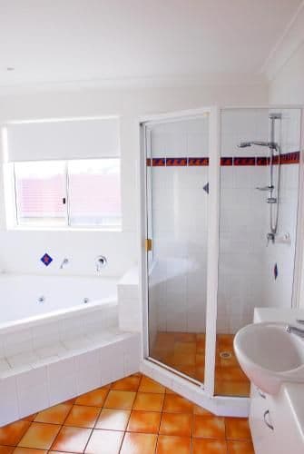 Deluxe Two-Bedroom Apartment with Spa Bath - Split Level