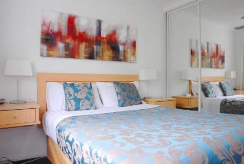 Deluxe One-Bedroom Apartment