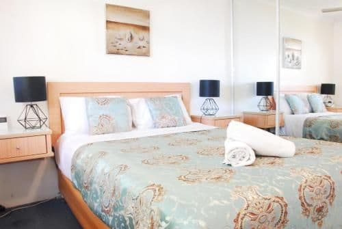 Deluxe One-Bedroom Apartment