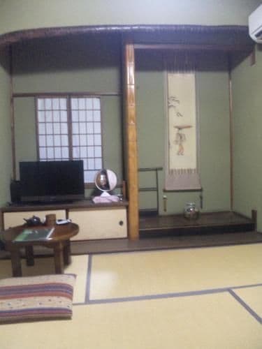 Japanese-Style Single Room with Shared Bathroom - Non-Smoking