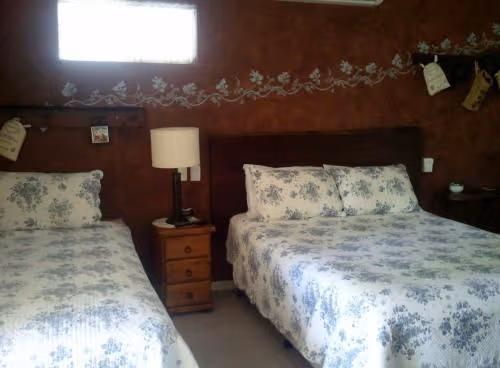 Luxury Queen Room with Single bed