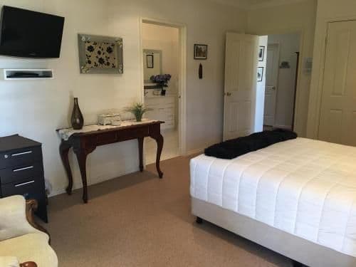 Luxury Queen Room