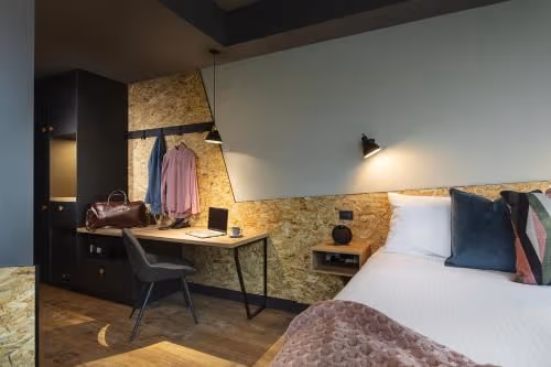 Deluxe King Room with Bath