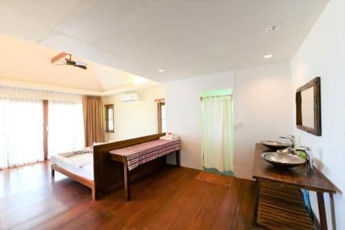 Deluxe Bungalow - Beach Front