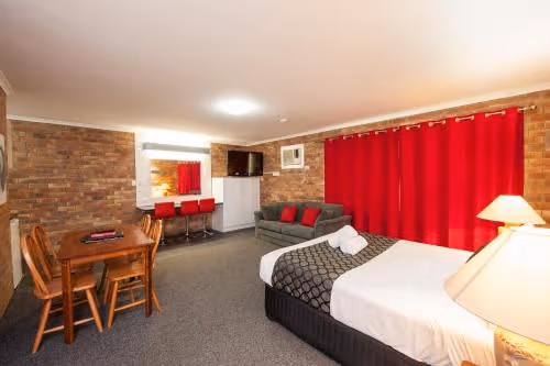 Executive Queen Suite with Spa Bath