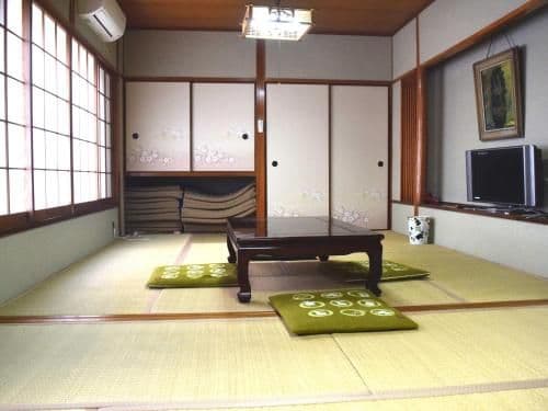 Japanese-Style Family Room