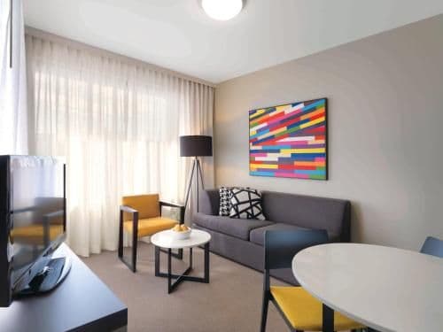 One-Bedroom Apartment with King or Twin Bed