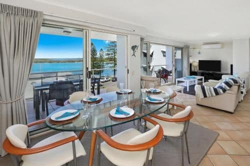 Deluxe Three-Bedroom Apartment