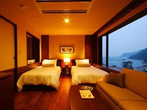 Superior Twin Room with Tatami Area - Breakfast and Seasonal Kaiseki Dinner Included