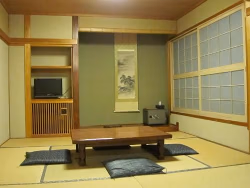 Japanese-Style Superior Room with Shared Bathroom (5 Adult)