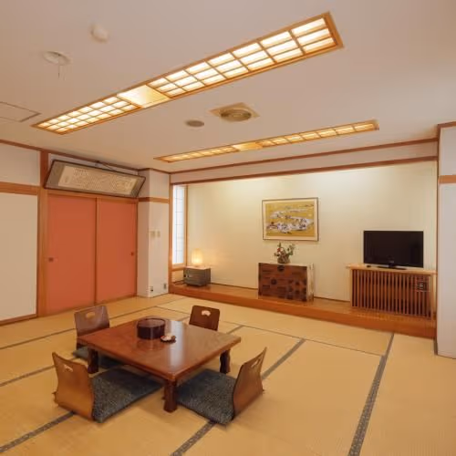 Japanese-Style Superior Room with Shared Bathroom (5 Adult)