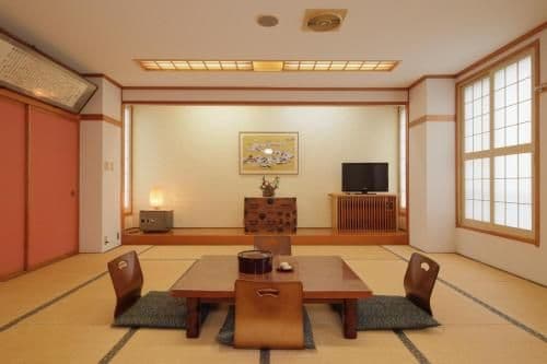 Japanese-Style Superior Room with Shared Bathroom (5 Adult)