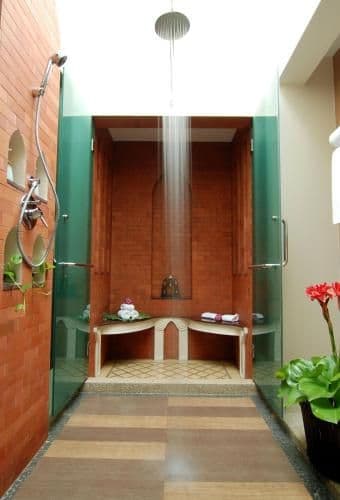 Villa with Spa Bath