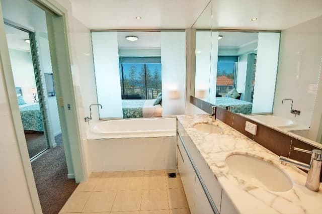 APARTMENT THREE BEDROOMS