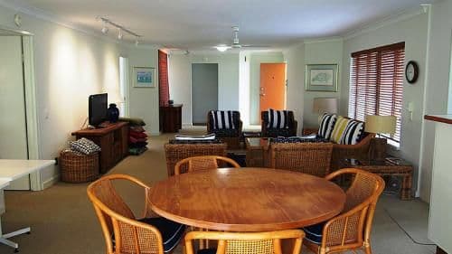 Four-Bedroom Family Apartment with Direct Access to Beach - Coolamon - External Apartment