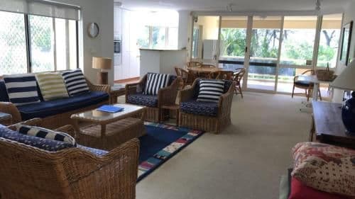 Four-Bedroom Family Apartment with Direct Access to Beach - Coolamon - External Apartment