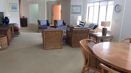 Four-Bedroom Family Apartment with Direct Access to Beach - Coolamon - External Apartment