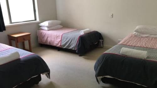 Four-Bedroom Family Apartment with Direct Access to Beach - Coolamon - External Apartment
